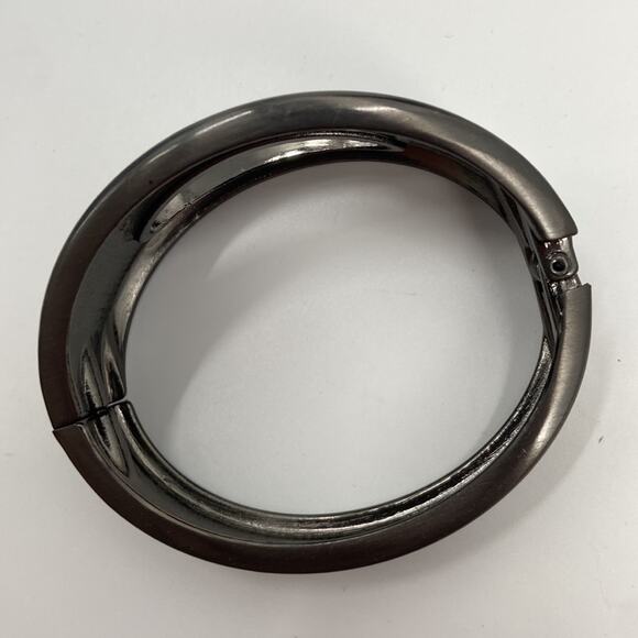 Gray rhinestone encrusted bracelet - Picture 5 of 6